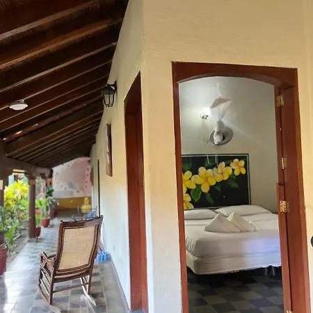 Viavia Leon Hostel Exterior photo