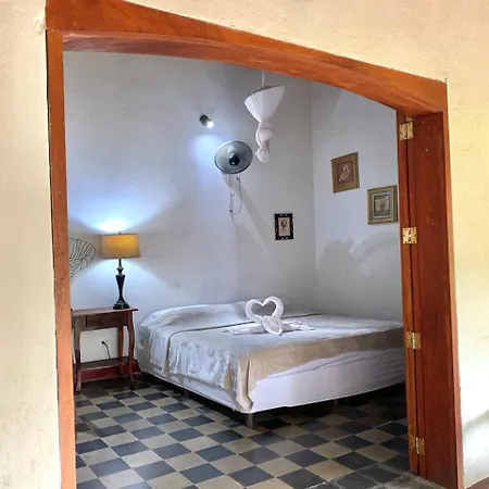 Viavia Leon Hostel Exterior photo