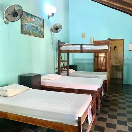 Viavia Leon Hostel Exterior photo