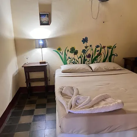Viavia Leon Hostel Exterior photo