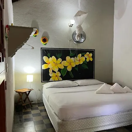 Viavia Leon Hostel Exterior photo