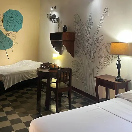 Viavia Leon Hostel Exterior photo