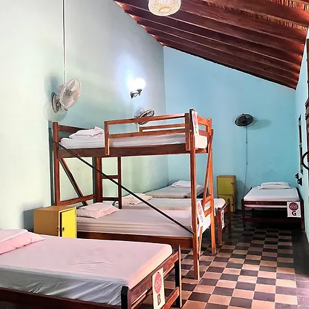 Viavia Leon Hostel Exterior photo