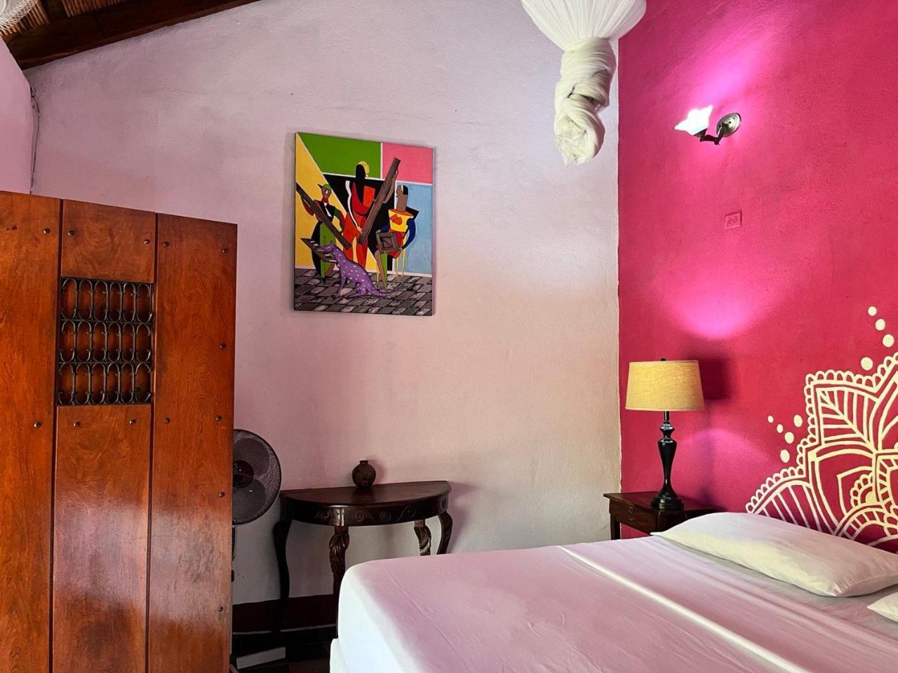 Viavia Hostel *